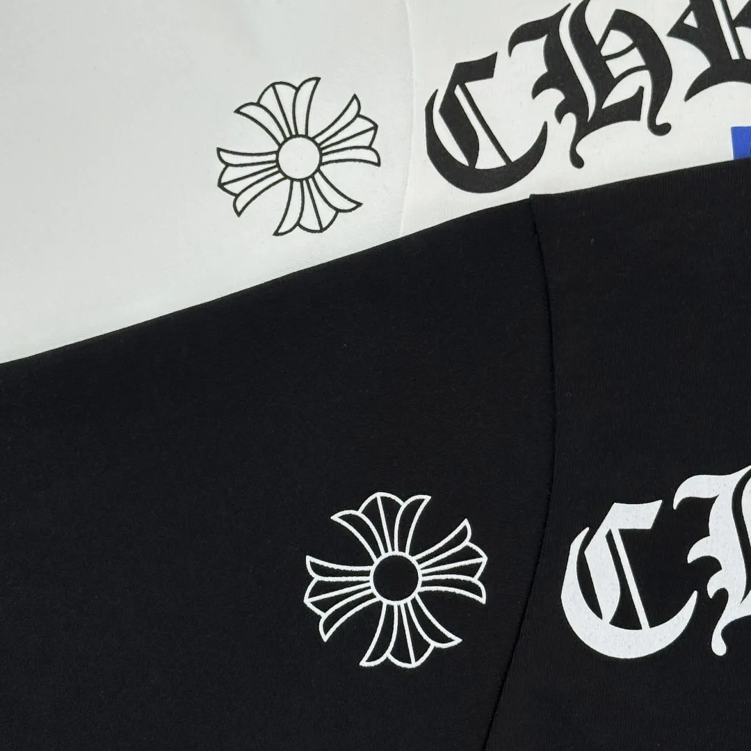 P180 Chrome Hearts Chrome Hearts 25 high-end versions. The fabric is made of 300 grams of high-density pure cotton. It does not deform or shrink. It has three labels. It is the same style for men and women. Technology: suede foaming + digital printing. Color: white, black. SIZE: S-XL.